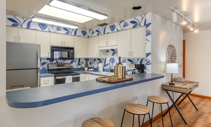St. Augustine Historic District Apartment | Heart of Historic District! Rooftop with Fire Pit, Park and Walk Everywhere, $300 in Free Tickets!