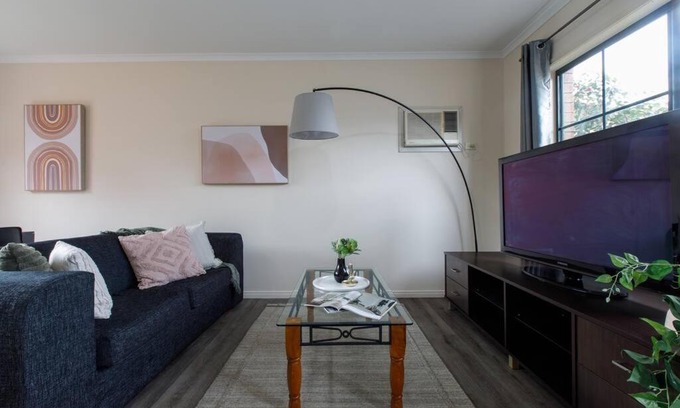 McKinnon House | Heart of McKinnon Units by Ready Set Host