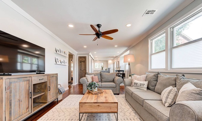 Norman House | Heart of Norman - 2 bedroom by Campus Corner