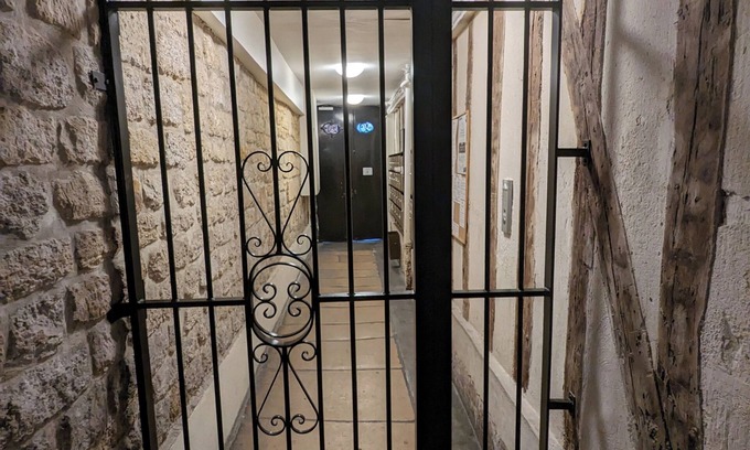 Quartier du Mail Apartment | Heart of Paris - Studio in the Montorgueil Pedestrian Area