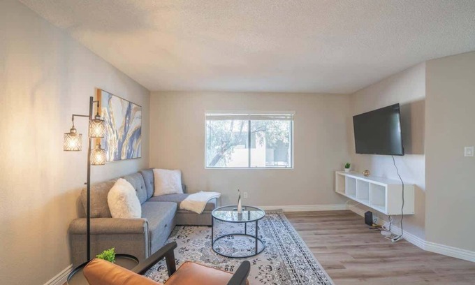 Cox Heights Apartment | Heart of Scottsdale | Pool, Gym, Balcony, Parking