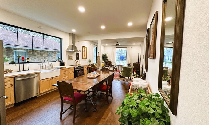 Springfield House | Heart of SGF! Right Downtown! By MSU