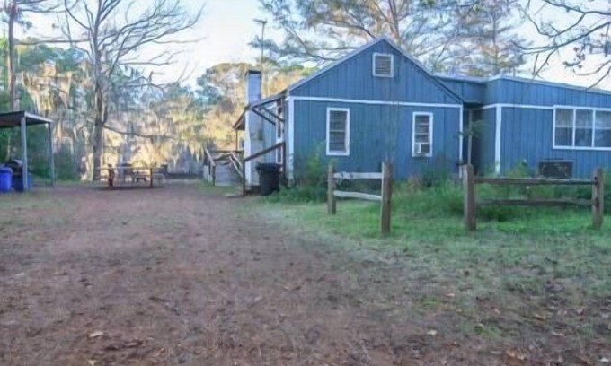 Karnack House | Hearts Cottage Waterfront Caddo Big Cypress River