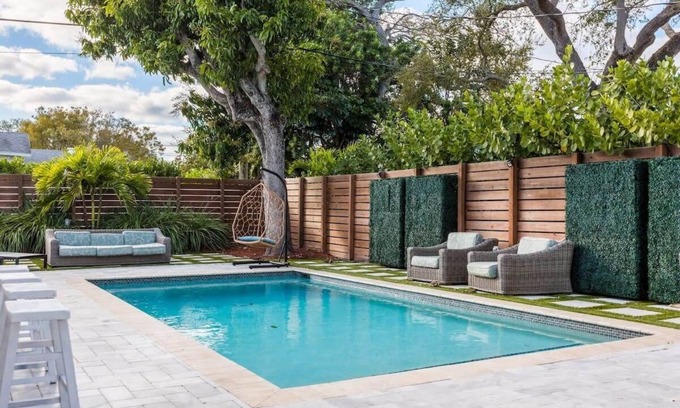 Victoria Park House | Heated Pool & BBQ | Olas Villa by RoveTravel