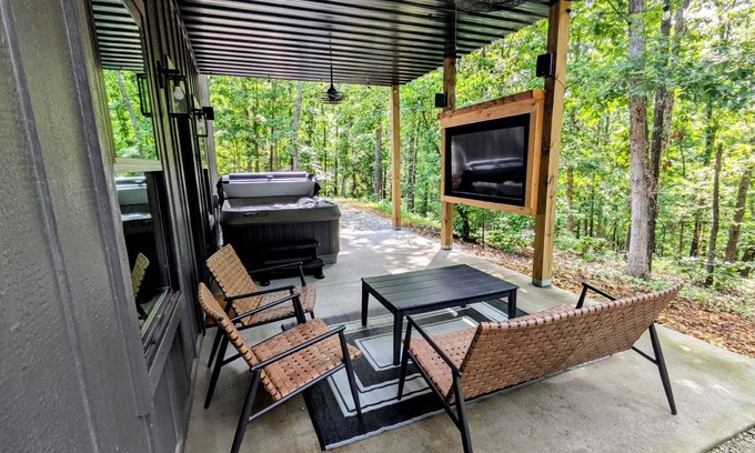 Ponce De Leon House | Heated Pool Hot Tub King Bed SDC 10min TRL 15min