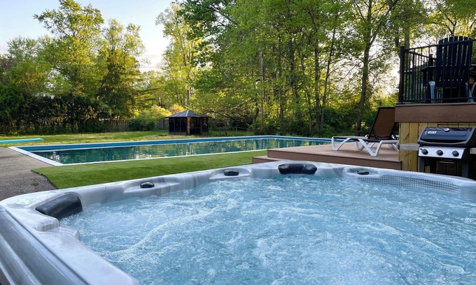 Keller Park House | Heated Pool | Kayaks | Hot Tub | Game Rooms |