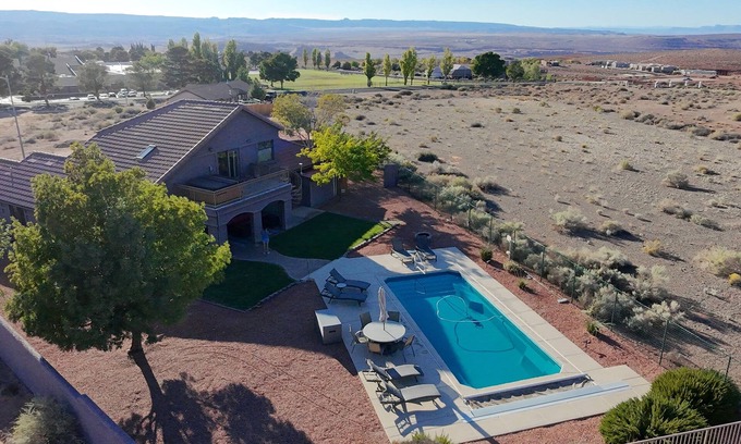 Page House | Heated Pool.Panoramic Views 4 Bed 2.5 Ba Central Location