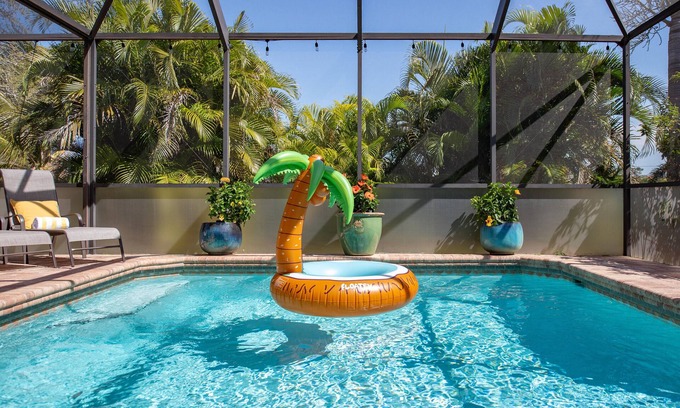 Pinehurst House | Heated Pool, Pool Table, 2 King Beds, Outdoor Oasis with TV, Fire Table/BBQ/WiFi
