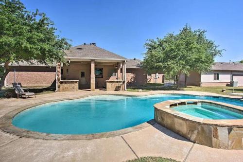 Allen Villa | Heated Pool, Pool Table, Hot Tub, Home Theatre, Guest House, Basketball Court, Sleeps-20