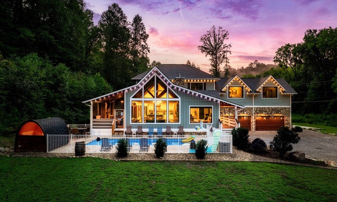 Pittman Center Cabin | Heated Pool, Sauna, Yard, Perfect 4 celebrations and weddings!