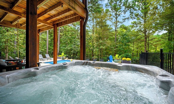 Broken Bow Cabin | Heated Pool | Secluded | Dog Friendly | Hot Tub