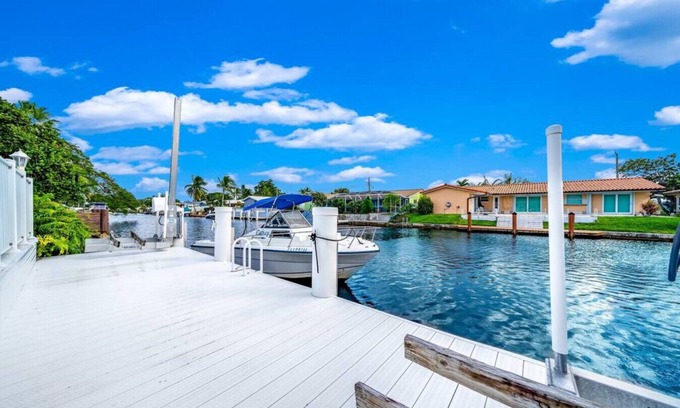 Coral Ridge Isles House | Heated Pool! Waterfront+Pool Tble+1 Mile To Beach!