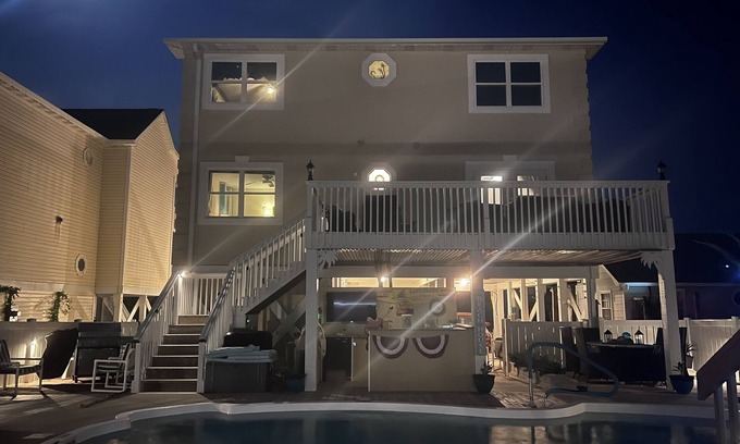 Holden Beach House | Heated private pool/tiki bar/daily tent service May-August