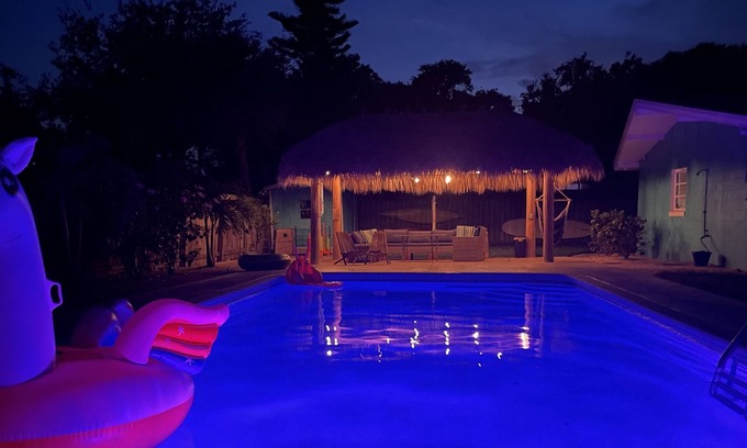 Cocoa Isles House | HeatedLargePool~Walk2Beach~FirePit~MiniGolf~2Kings~BeachGear~TikiHut~Bikes~Games
