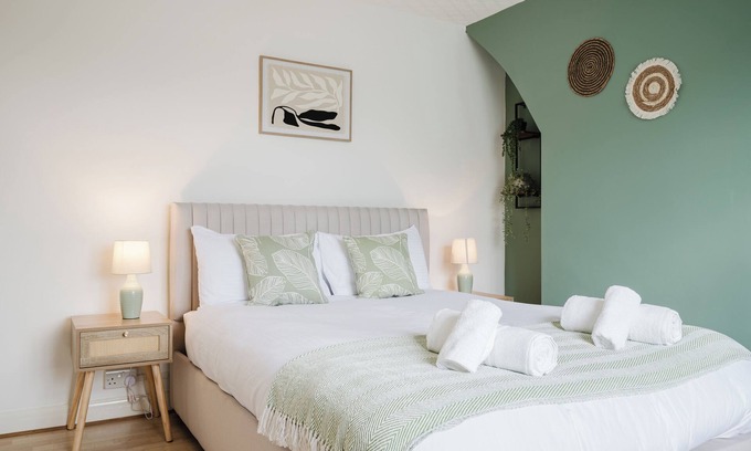 Prestwich House | Heaton House: parkside charm and city comfort