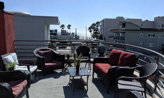 Venice Apartment | Heaven At the Beach and large ocean deck