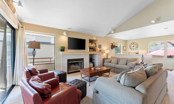 Manson Condo | Heavenly Halmalka on Lake Chelan! Comfortably sleeps 8.