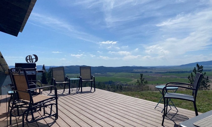 Desmet Cabin | Heavenly Hilltop Barndominium. Bring your horses!
