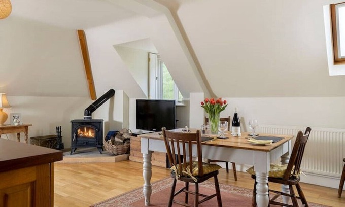 Temple Guiting Cottage | Hectors Loft - Tranquil Spacious Cotswold Hideaway