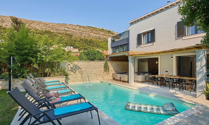 Pile Villa | Hedera Estate, Villa Hedera