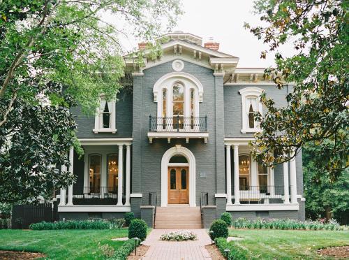 Downtown Hotel | Heights House Hotel