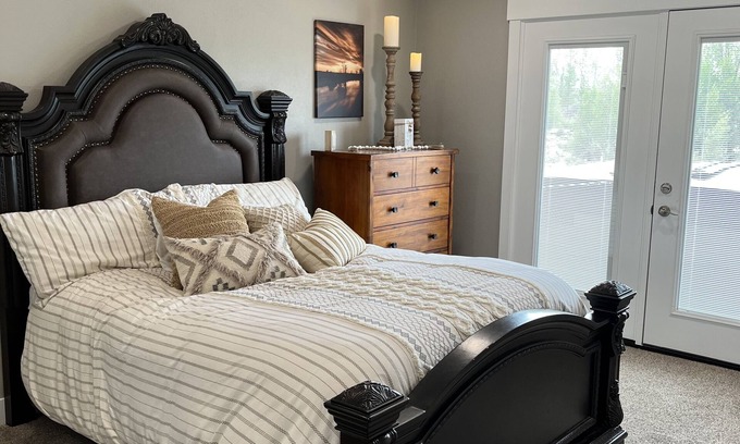 Rigby House | Heise Hot Springs Gathering Place sleeps 30+ w/Hot tub