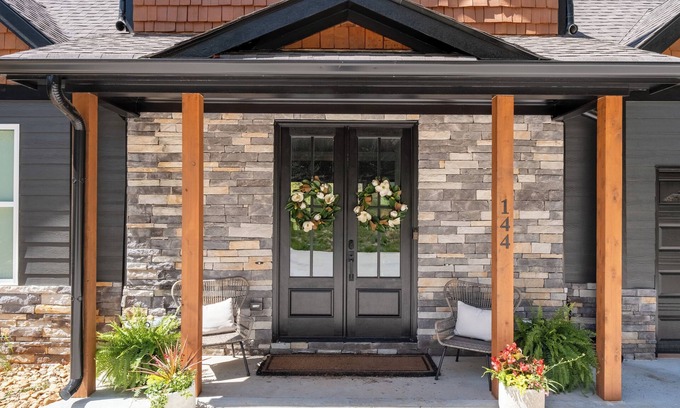 Helen House | Helen TreeTop Lodge: Rustic Luxury/Breathtaking Views/Ultimate Amenities