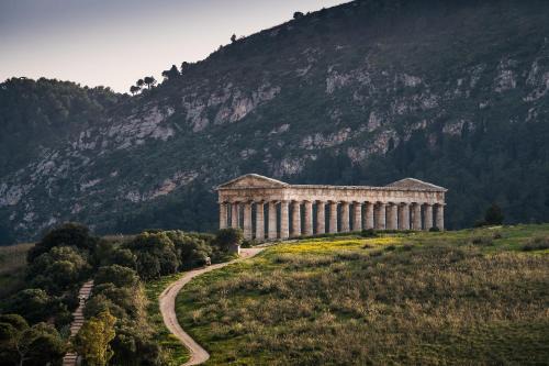Calatafimi Bed & Breakfast | Helimos B&B with Segesta Temple view near Castellammare del Golfo