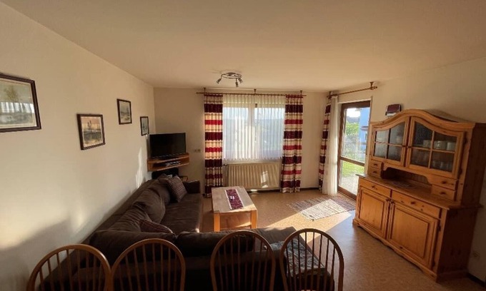Seebarn Apartment | Helle Ferienwohnung für bis zu Vier Personen mit Terrasse