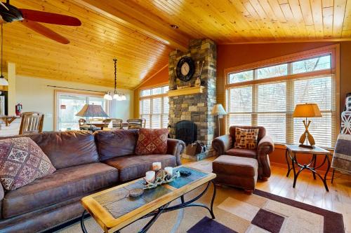 Nekoosa House | Hellpap Family Cabin