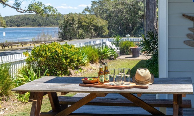 Culburra Beach House | Hemingways Lakehouse