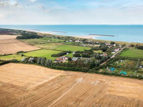 Irstead House | Hempstead End