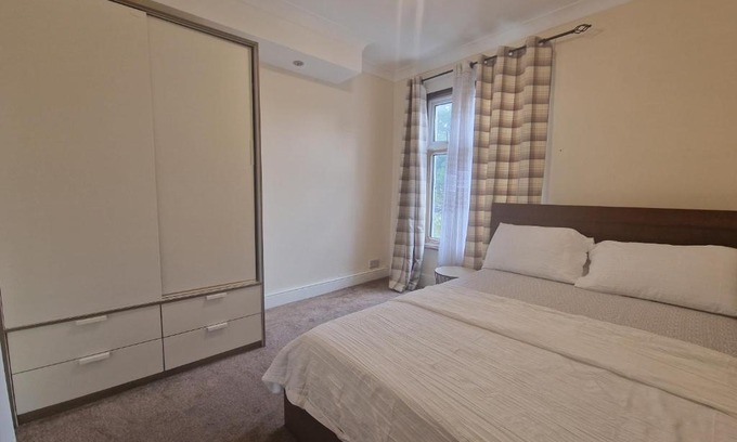 Loxford Apartment | Henley Road Upstairs Flat