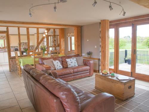 Wenhaston House | Henry's Barn - Ukc3168
