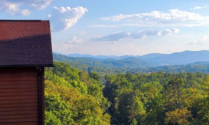 Upper Peachtree Cabin | "Her Endless Views" cabin has incredible mountain views, hot tub, and firepit