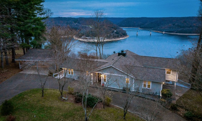 Smithville Ski Chalet | Here Comes The Sun Center Hill Lake