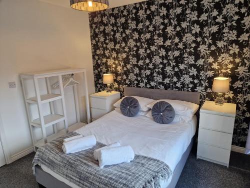 Hereford Apartment | Hereford - Mayflower Coach House, Modern 2 Bedroom Property With Parking, Located South Of Hereford City, Suitable For Small Family, Couple Or Contractors - Sleeps Up To 5 Guests - Hosted by RENTMYHOUSE