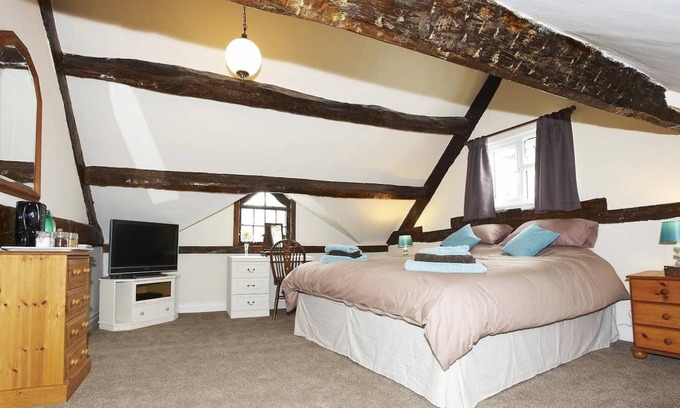 Kington Condo | Heritage House room 1