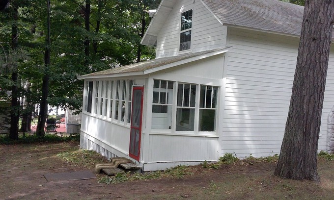 Lake Nebagamon Cottage | Heritage, Lake Front Cottage, Smart TV, WIFI, summer use of Canoe & 2 kayaks.