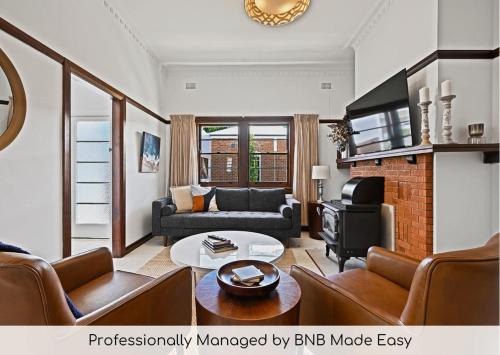 Orange House | Heritage Oasis on Kite - Short Walk to CBD
