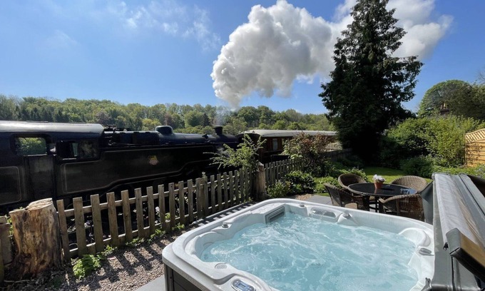 Pickering Cottage | Heritage Railway Cottage. Hot tub, Dog friendly, Fenced Garden, Great area.