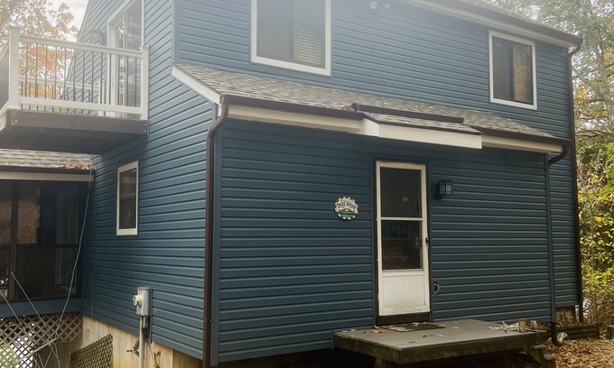 Mount Sterling House | Hermann Lake House offering you a serene, peaceful and exclusive get away.