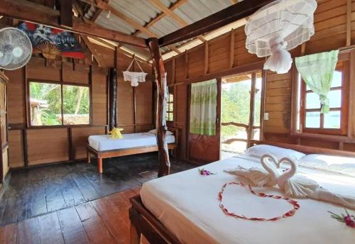 Nuea Khlong Hotel | Hermit Cafe&Bungalow