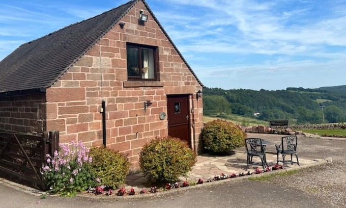 Froghall Cottage | Hermitage Lodge - Beautiful 2 bedroom country cottage with lovely views