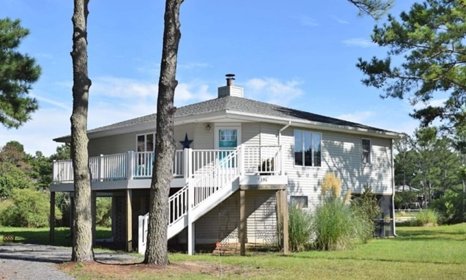 Deep Hole House | Heron Point - Oyster Bay Cottage with Kayaks & Bikes