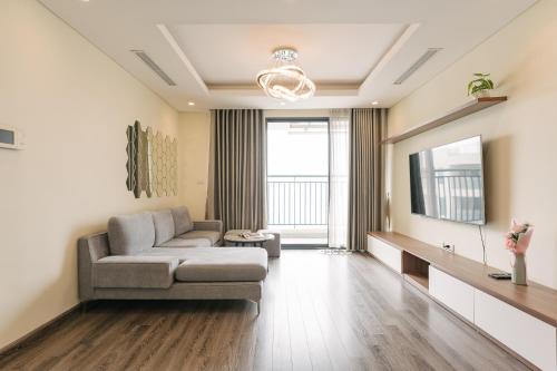 Dong Da Apartment | Hi-Home Suites - City view Apt in HongKong Tower