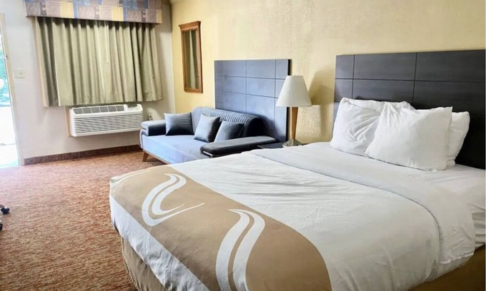 Galloway Hotel | Hibiscus Inn & Suites