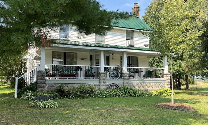 Shore House | Hickory Shores Wildlife Preserve. Kayak, fish, hike, bike trail & wineries.