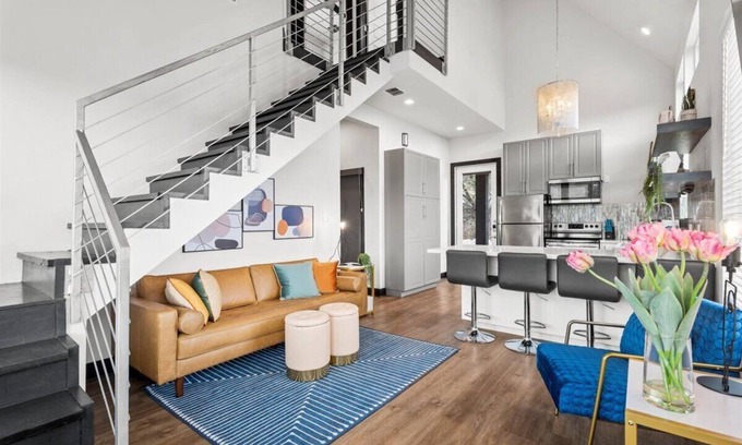 Spicewood House | Hidden Butterfly 3 bedroom home- Lake Travis with Hot Tub