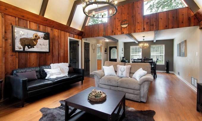 Gainesville Cabin | Hidden Cabin Retreat with Private Deck & Firepit